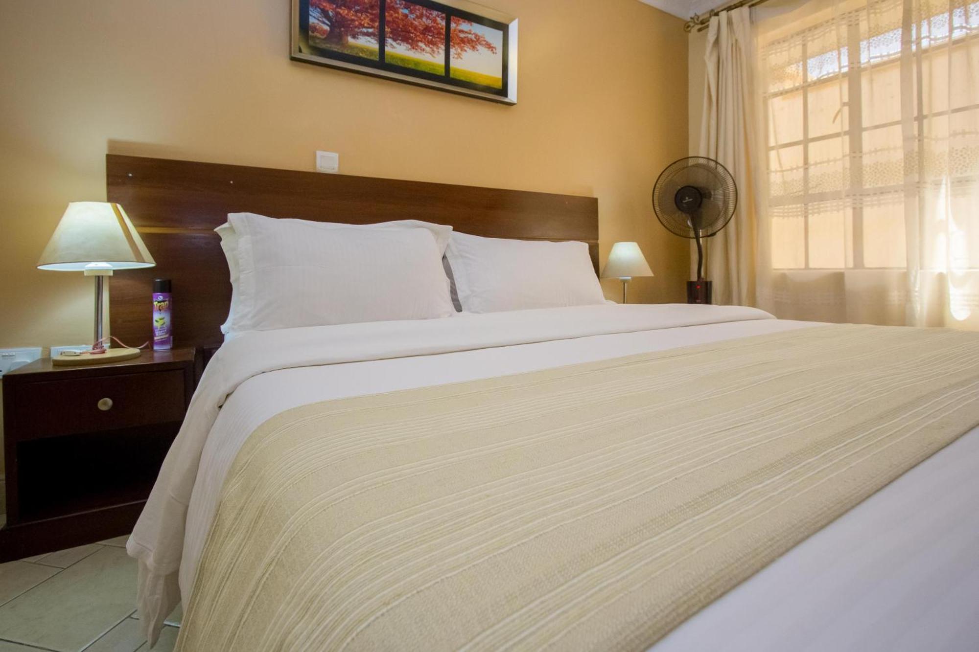 Hotel Capital Heights 3*