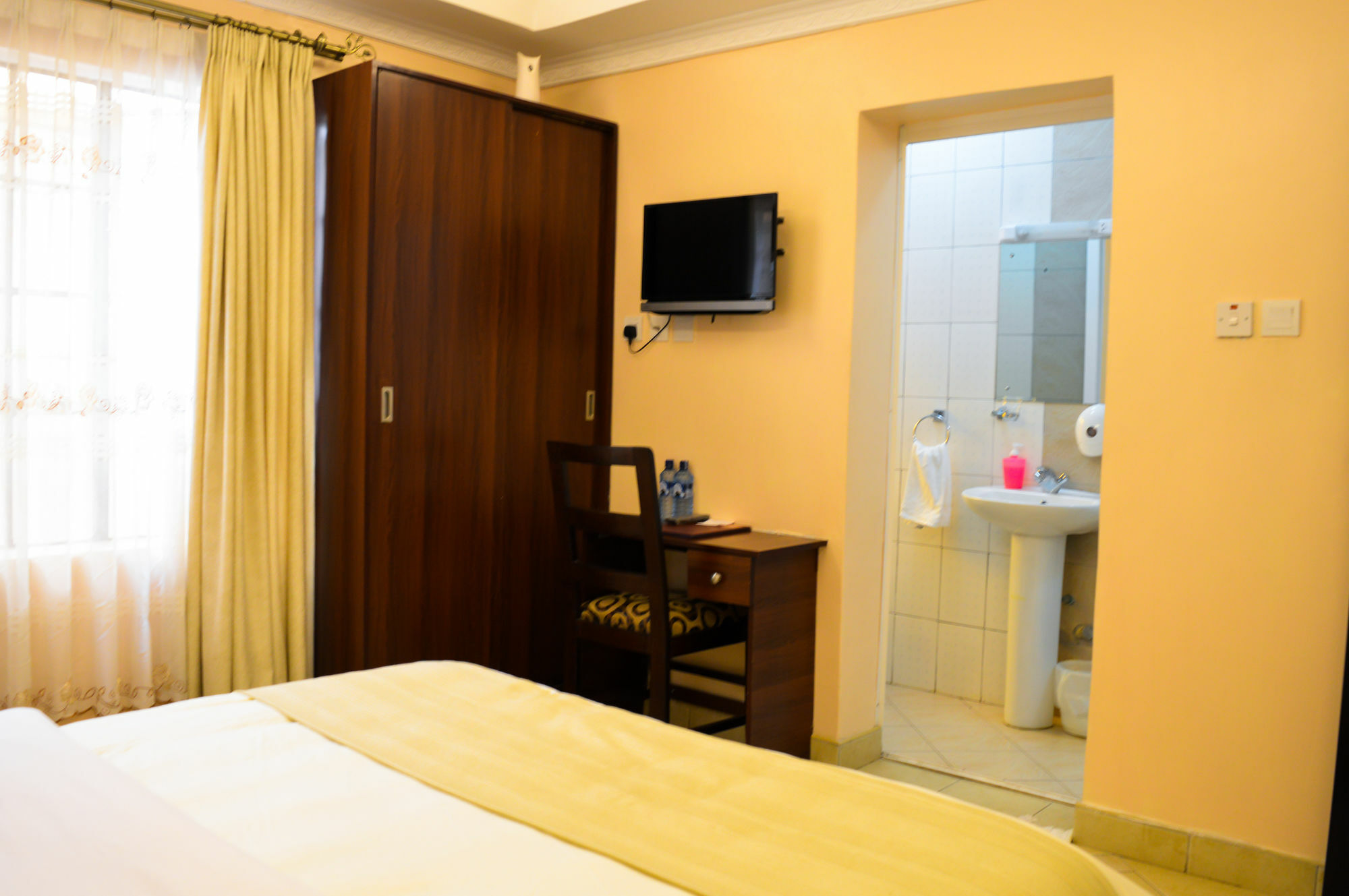 Capital Heights 3*